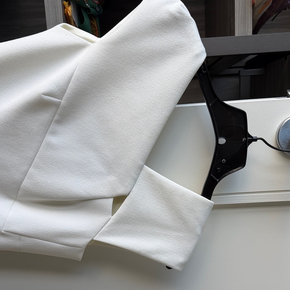 Roland Mouret White Sleeveless Peplum Top - Picture 2 of 4